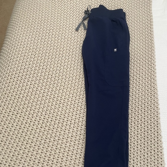 2 pairs of Figs Yola Skinny Scrub Pants in Navy size XSP - Picture 7 of 8